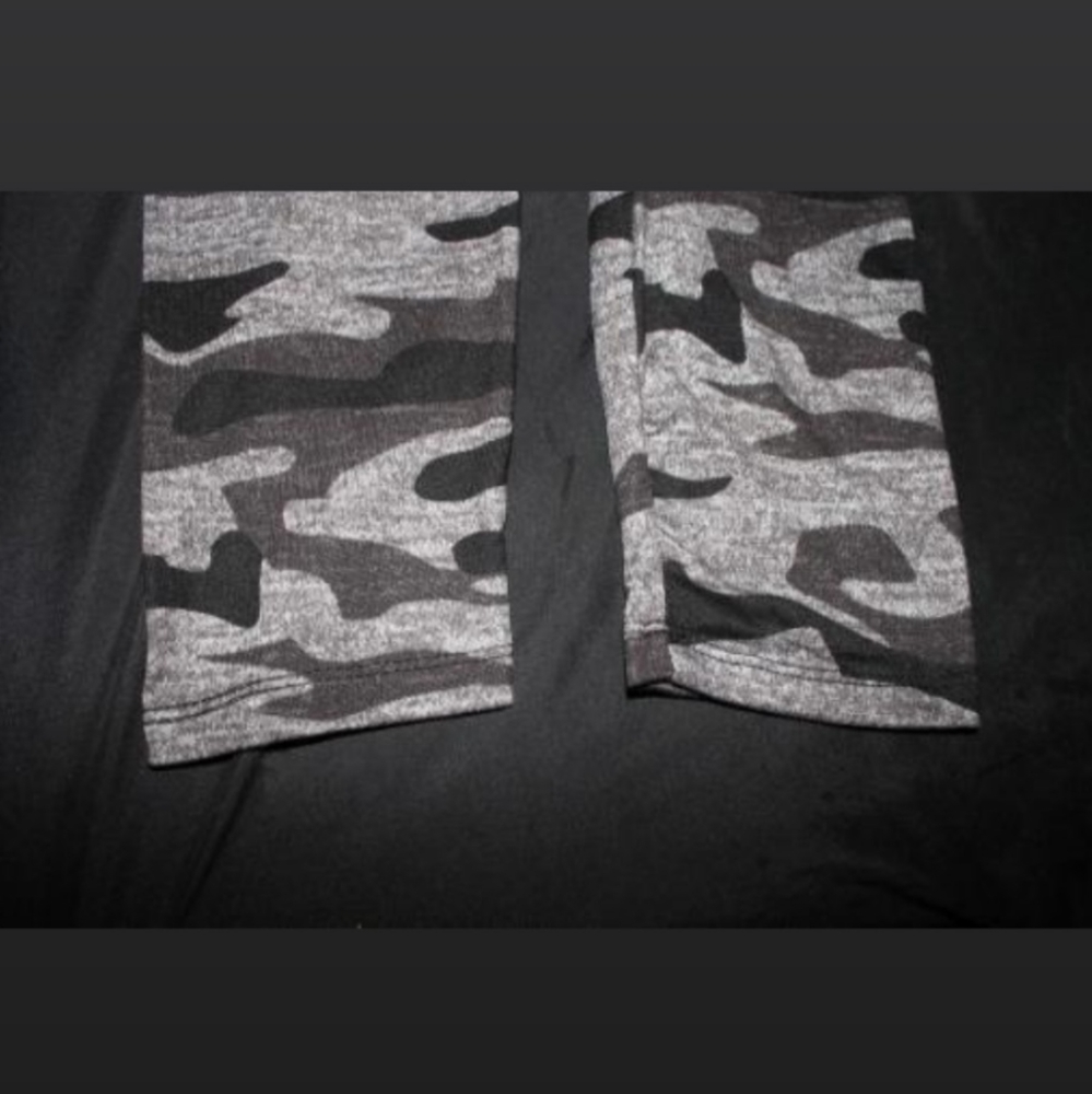 Black & Grey Camo Leggings - Ankle Length - Picture 3 of 4